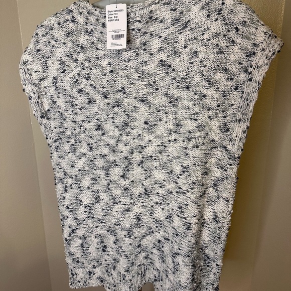 Suzanne Betro Black and White Cap Sleeve Boxy Sweater - Picture 2 of 7